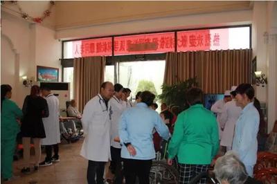 迎院慶，送溫暖 腎病風(fēng)濕科二病區(qū)走進(jìn)衛(wèi)輝“青松康復(fù)護(hù)理院”，為老人送健康！